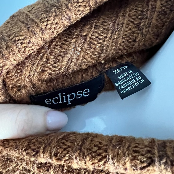 ECLIPSE SWEATER XS, but fits bigger - Picture 10 of 10